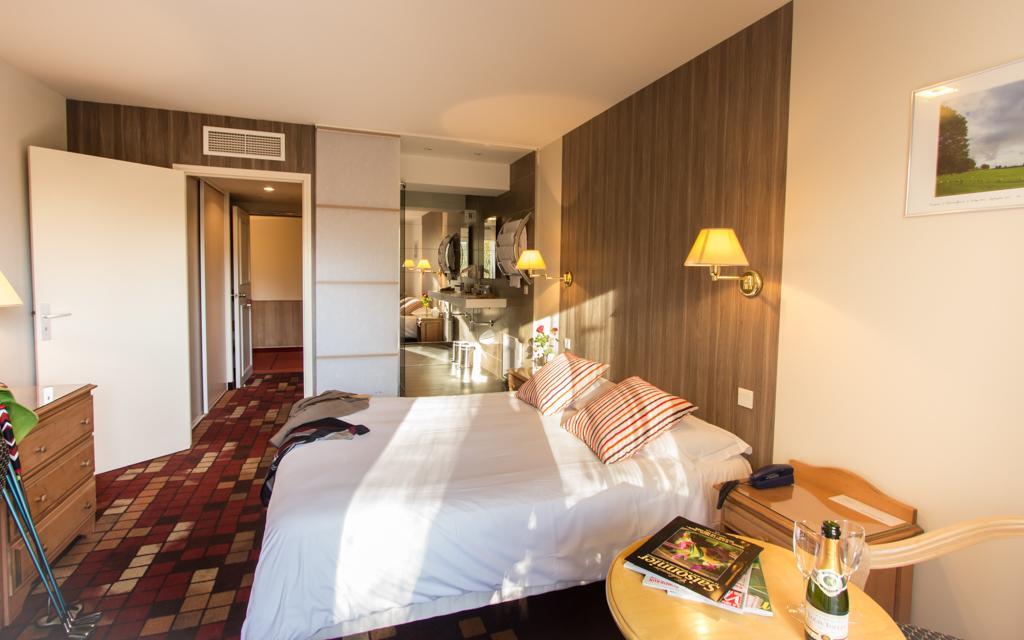 Les Trois Soleils Hotell Saint-Céré Exteriör bild
